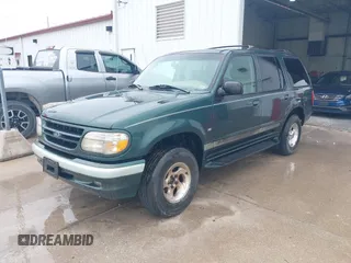 1998 Ford Explorer XLT z VIN 1FMZU35P1WZA75454, wystawiony jako IAAI lot #42360349 z przebiegiem 169 560 mil mil oraz . Historia ofert i sprzedaży dostępna na DreamBid. Obrazek 2.