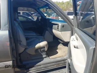 2001 Chevrolet Tahoe LT with VIN 1GNEK13T11J144185, listed as a IAAI auction lot 41647366 with 286,225 mi miles. Bid and sale history available at carsss.com. Image 5.