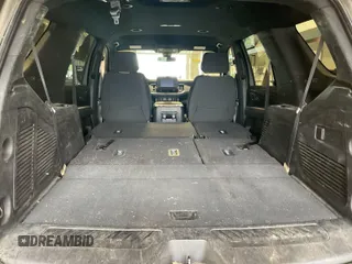 2022 Chevrolet Tahoe LS z VIN 1GNSKMKD7NR129745, wystawiony jako IAAI lot #42566236 z przebiegiem 95 126 mil mil oraz . Historia ofert i sprzedaży dostępna na DreamBid. Obrazek 18.