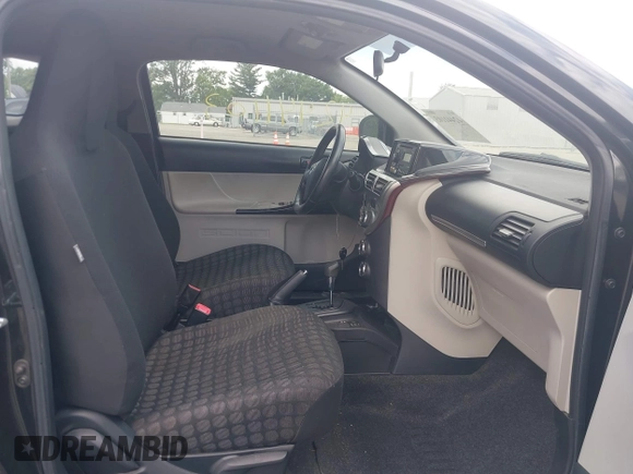 2012 Scion iQ z VIN JTNJJXB01CJ018329, wystawiony jako IAAI lot #42441103 z przebiegiem 173 729 mil mil oraz . Historia ofert i sprzedaży dostępna na DreamBid. Obrazek 5.