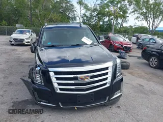 2017 Cadillac Escalade ESV Standard z VIN 1GYS3GKJ6HR158570, wystawiony jako IAAI lot #41998329 z przebiegiem Nie podano mil oraz . Historia ofert i sprzedaży dostępna na DreamBid. Obrazek 13.