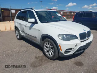 2011 BMW X5 35i z VIN 5UXZV4C57BL412326, wystawiony jako IAAI lot #42169632 z przebiegiem 93 153 mil mil oraz . Historia ofert i sprzedaży dostępna na DreamBid. Obrazek 1.