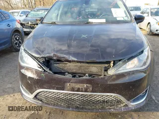 2017 Chrysler Pacifica Touring L z VIN 2C4RC1BG0HR526659, wystawiony jako IAAI lot #41752301 z przebiegiem 181 433 mil mil oraz . Historia ofert i sprzedaży dostępna na DreamBid. Obrazek 6.