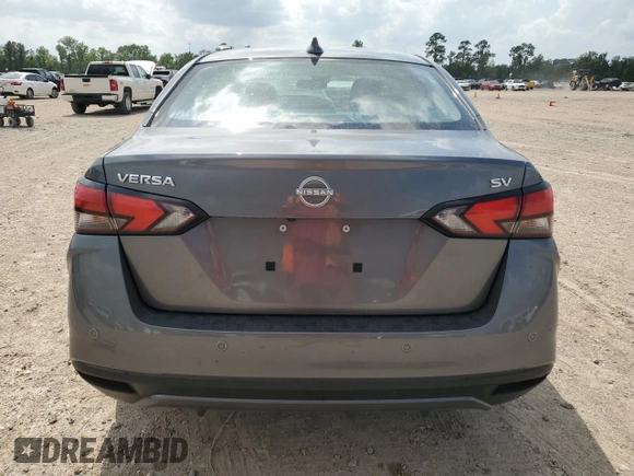 2024 Nissan Versa SV z VIN 3N1CN8EV2RL894345, wystawiony jako Copart lot #54180885 z przebiegiem 27 692 mil mil oraz Szkoda całkowita • Salvage title. Historia ofert i sprzedaży dostępna na DreamBid. Obrazek 6.