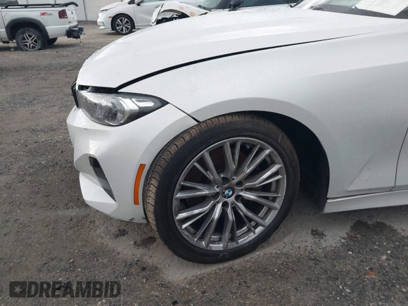 2024 BMW 3 Series 330i with VIN 3MW69FF0XR8E38275, listed as a IAAI auction lot 42646598 with 39,015 mi miles and . Bid and sale history available at DreamBid. Image 17.