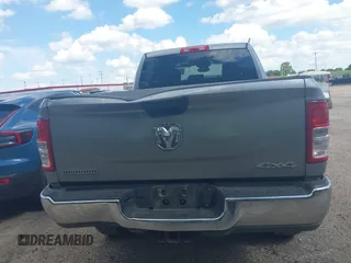 2024 Ram 2500 Big Horn z VIN 3C6UR5DL1RG336569, wystawiony jako IAAI lot #42595091 z przebiegiem 30 453 mil mil oraz . Historia ofert i sprzedaży dostępna na DreamBid. Obrazek 16.