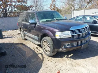 2007 Lincoln Navigator z VIN 5LMFU28577LJ18297, wystawiony jako IAAI lot #41683240 z przebiegiem 209 175 mil mil oraz . Historia ofert i sprzedaży dostępna na DreamBid. Obrazek 1.