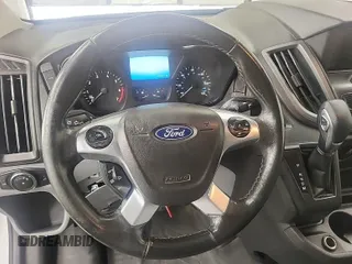 2019 Ford Transit z VIN 1FTYR2CG7KKA96911, wystawiony jako IAAI lot #42566551 z przebiegiem 207 807 mil mil oraz . Historia ofert i sprzedaży dostępna na DreamBid. Obrazek 9.