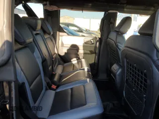 2024 Ford Bronco z VIN 1FMEE1BPXRLA33991, wystawiony jako Copart lot #42259825 z przebiegiem 24 969 mil mil oraz Szkoda całkowita • Salvage title. Historia ofert i sprzedaży dostępna na DreamBid. Obrazek 11.