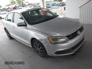 2013 Volkswagen Jetta SE с VIN 3VWDP7AJ6DM413781, выставлен на аукционе IAAI как лот 42632312 с пробегом 153 273 миль миль и . История ставок и продаж доступна на DreamBid. Изображение 1.