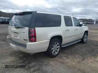 2011 GMC Yukon XL Denali z VIN 1GKS2MEF7BR271728, wystawiony jako IAAI lot #42050555 z przebiegiem 251 752 mil mil oraz . Historia ofert i sprzedaży dostępna na DreamBid. Obrazek 4.