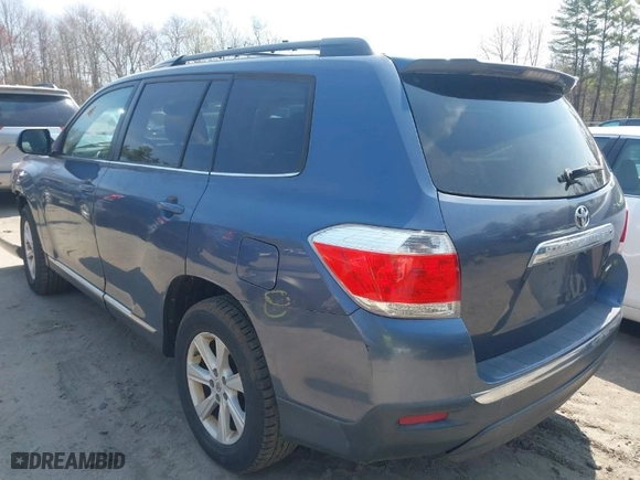 2012 Toyota Highlander with VIN 5TDBK3EH0CS130168, listed as a IAAI auction lot 42062786 with 144,215 mi miles. Bid and sale history available at carsss.com. Image 3.