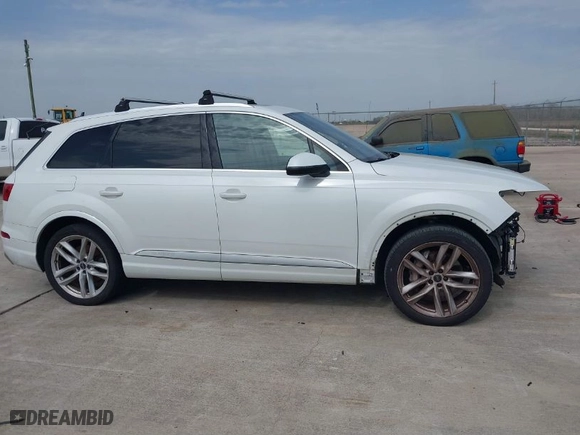 2017 Audi Q7 Prestige with VIN WA1VAAF79HD024096, listed as a IAAI auction lot 41576178 with 132,832 mi miles. Bid and sale history available at carsss.com. Image 13.