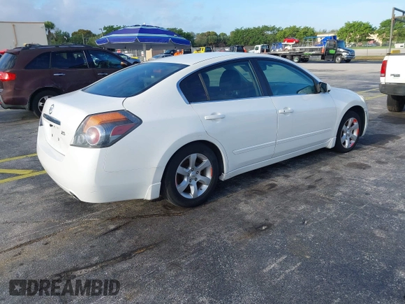 2007 Nissan Altima 2.5 S with VIN 1N4AL21E87C112979, listed as a IAAI auction lot 41929146 with 110,775 mi miles. Bid and sale history available at carsss.com. Image 4.