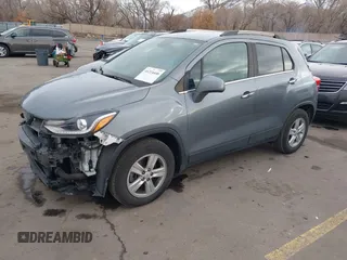 2019 Chevrolet Trax LT z VIN KL7CJLSB0KB940023, wystawiony jako IAAI lot #41214446 z przebiegiem 82 416 mil mil oraz . Historia ofert i sprzedaży dostępna na DreamBid. Obrazek 18.
