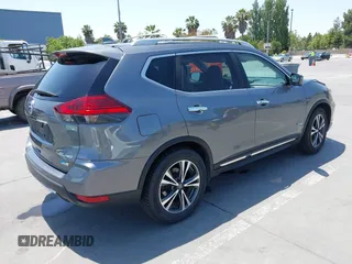 2017 Nissan Rogue SL Hybrid z VIN 5N1ET2MV9HC768242, wystawiony jako IAAI lot #42443514 z przebiegiem 84 879 mil mil oraz . Historia ofert i sprzedaży dostępna na DreamBid. Obrazek 4.