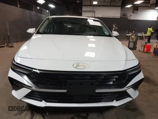 2025 Hyundai Elantra SEL Convenience z VIN KMHLS4DG2SU895603, wystawiony jako IAAI lot #41418366 z przebiegiem 209 mil mil oraz . Historia ofert i sprzedaży dostępna na DreamBid. Obrazek 12.