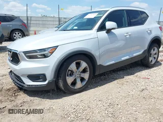 2021 Volvo XC40 Momentum z VIN YV4AC2HK4M2486512, wystawiony jako IAAI lot #42252265 z przebiegiem 56 397 mil mil oraz . Historia ofert i sprzedaży dostępna na DreamBid. Obrazek 17.
