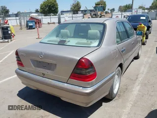 2000 Mercedes-Benz C 230/260/280/320 z VIN WDBHA29G1YA802945, wystawiony jako IAAI lot #42524661 z przebiegiem 161 227 mil mil oraz . Historia ofert i sprzedaży dostępna na DreamBid. Obrazek 4.