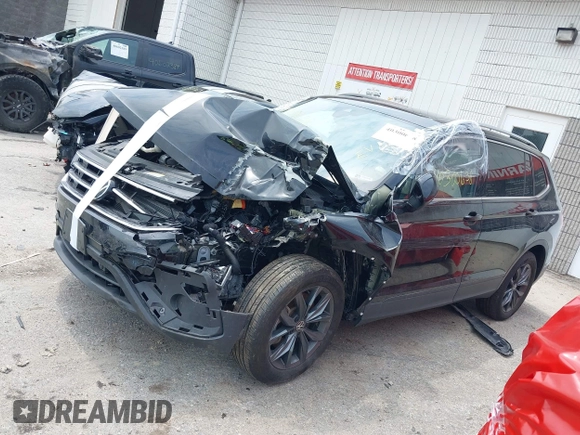 2022 Volkswagen Tiguan SE with VIN 3VV2B7AXXNM060140, listed as a IAAI auction lot 40300638 with 25,955 mi miles and . Bid and sale history available at DreamBid. Image 14.