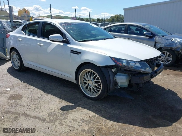 2011 Kia Optima LX with VIN KNAGM4A71B5072995, listed as a IAAI auction lot 41946138 with 196,551 mi miles. Bid and sale history available at carsss.com. Image 1.