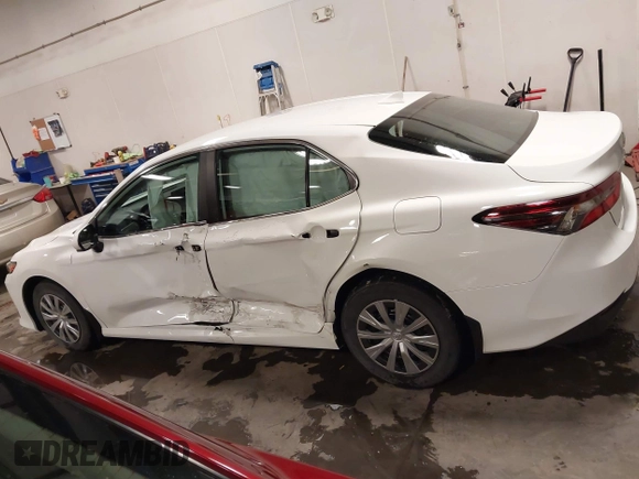 2022 Toyota Camry Hybrid LE with VIN 4T1C31AK4NU589284, listed as a IAAI auction lot 41570420 with 47,565 mi miles. Bid and sale history available at carsss.com. Image 14.
