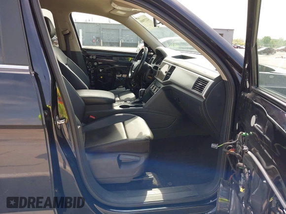 2018 Volkswagen Atlas SE with VIN 1V2CR2CA7JC535473, listed as a IAAI auction lot 42279008 with 88,409 mi miles and . Bid and sale history available at DreamBid. Image 5.