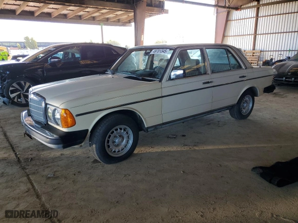 1984 Mercedes-Benz 300 Series 300D-T with VIN WDBAB33A3EA056616, listed as a Copart auction lot 49701345 with 119,935 mi miles and Clean Title. Bid and sale history available at carsss.com. Image 1.