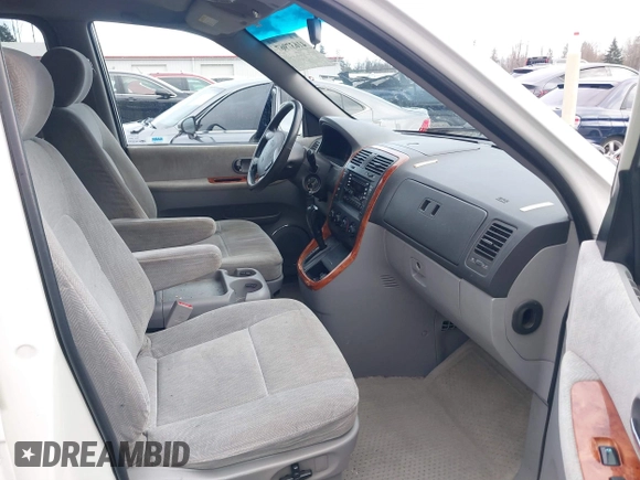 2005 Kia Sedona LX with VIN KNDUP132X56742698, listed as a IAAI auction lot 41637967 with 118,346 mi miles. Bid and sale history available at carsss.com. Image 5.