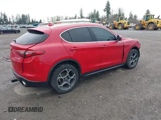2018 Alfa Romeo Stelvio z VIN ZASFAKAN9J7B75330, wystawiony jako IAAI lot #41923353 z przebiegiem 68 251 mil mil oraz . Historia ofert i sprzedaży dostępna na DreamBid. Obrazek 4.
