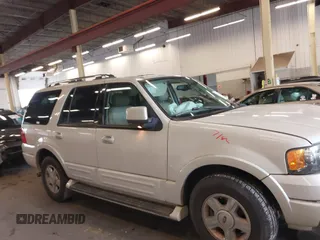 2005 Ford Expedition Limited with VIN 1FMFU20585LA92398, listed as a IAAI auction lot 40339627 with 154,554 mi miles. Bid and sale history available at carsss.com. Image 13.