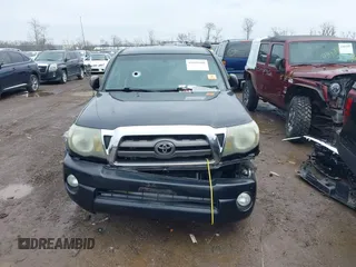 2010 Toyota Tacoma z VIN 5TEUU4EN7AZ747162, wystawiony jako IAAI lot #41899480 z przebiegiem Nie podano mil oraz . Historia ofert i sprzedaży dostępna na DreamBid. Obrazek 11.