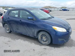 2010 Toyota Matrix z VIN 2T1KU4EE2AC491753, wystawiony jako IAAI lot #42179480 z przebiegiem 282 014 mil mil oraz . Historia ofert i sprzedaży dostępna na DreamBid. Obrazek 1.