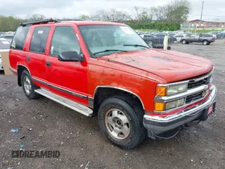 1998 GMC Yukon with VIN 1GKEK13R0WJ703105, listed as a IAAI auction lot 41980869 with 302,546 mi miles. Bid and sale history available at carsss.com. Image 1.