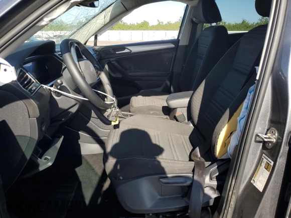 2023 Volkswagen Tiguan S z VIN 3VVRB7AXXPM133914, wystawiony jako Copart lot #61831495 z przebiegiem 46 450 mil mil oraz Szkoda całkowita • Salvage title. Historia ofert i sprzedaży dostępna na DreamBid. Obrazek 7.