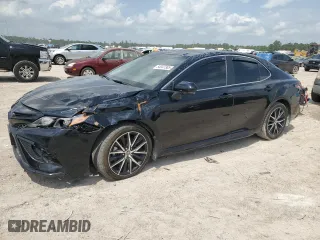 2024 Toyota Camry SE with VIN 4T1T11AK4RU889578, listed as a Copart auction lot 54047385 with 26,991 mi miles and Salvage Title. Bid and sale history available at carsss.com. Image 1.