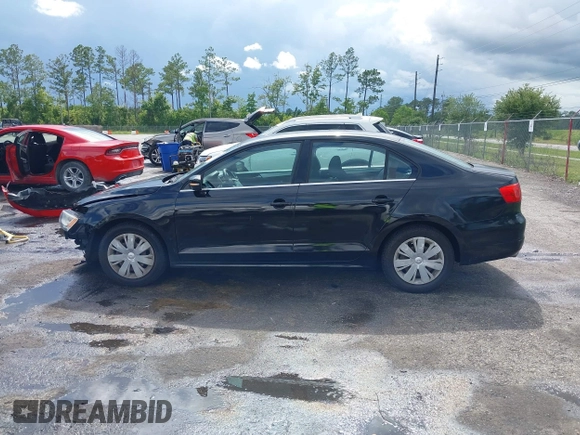 2013 Volkswagen Jetta SE z VIN 3VWDX7AJ4DM396477, wystawiony jako IAAI lot #42659959 z przebiegiem 115 833 mil mil oraz . Historia ofert i sprzedaży dostępna na DreamBid. Obrazek 14.
