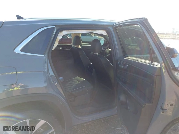 2024 Volkswagen Atlas Cross Sport 2.0T SEL Premium R-Line with VIN 1V2FE2CA9RC223529, listed as a IAAI auction lot 41188547 with 24,711 mi miles. Bid and sale history available at carsss.com. Image 8.