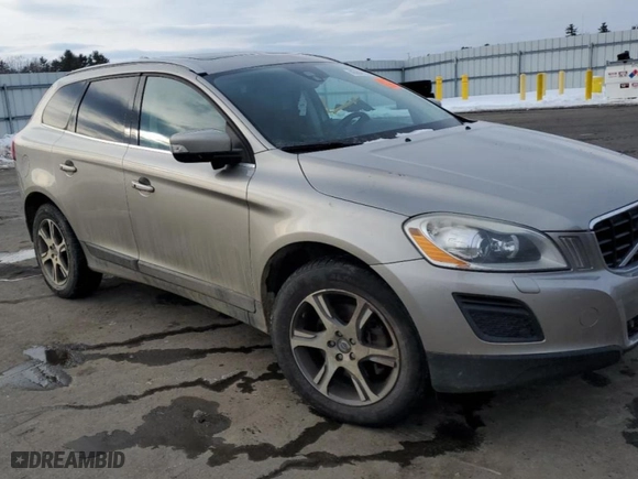 2013 Volvo XC60 T6 with VIN YV4902DZ6D2387012, listed as a Copart auction lot 45647295 with 0 mi miles and Salvage Title. Bid and sale history available at carsss.com. Image 4.
