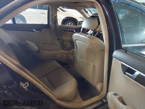 2012 Mercedes-Benz C 250 Sport z VIN WDDGF4HBXCR202148, wystawiony jako IAAI lot #42331234 z przebiegiem 98 116 mil mil oraz . Historia ofert i sprzedaży dostępna na DreamBid. Obrazek 8.