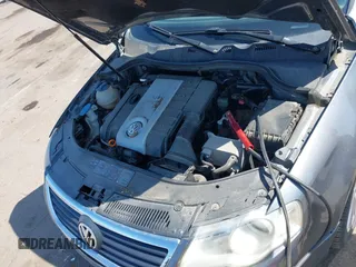2006 Volkswagen Passat Lux z VIN WVWEK93C66E032649, wystawiony jako IAAI lot #42516172 z przebiegiem 215 070 mil mil oraz . Historia ofert i sprzedaży dostępna na DreamBid. Obrazek 10.