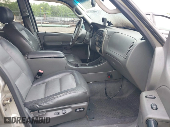 2004 Ford Explorer Sport Trac XLS z VIN 1FMDU77K74UA77223, wystawiony jako IAAI lot #42167996 z przebiegiem Nie podano mil oraz . Historia ofert i sprzedaży dostępna na DreamBid. Obrazek 5.
