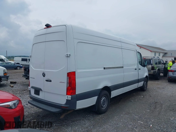 2020 Mercedes-Benz Sprinter Cargo Cargo with VIN W1Y40CHYXLT034958, listed as a IAAI auction lot 39915952 with 182,384 mi miles and . Bid and sale history available at carsss.com. Image 4.