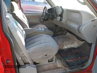 1997 Chevrolet Suburban with VIN 3GNFK16R7VG130092, listed as a IAAI auction lot 41280028 with 211,493 mi miles. Bid and sale history available at carsss.com. Image 5.