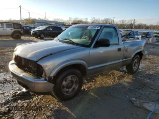 1999 GMC Sonoma with VIN 1GTCS1442X8530573, listed as a Copart auction lot 83484424 with 262,269 mi miles and Salvage Title. Bid and sale history available at carsss.com. Image 1.