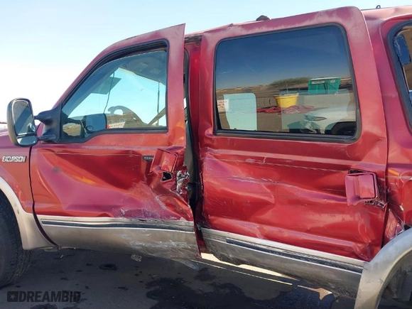 2002 Ford Excursion Limited with VIN 1FMSU43FX2EB31328, listed as a IAAI auction lot 41655899 with NaN miles. Bid and sale history available at carsss.com. Image 14.