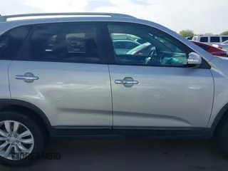 2011 Kia Sorento EX with VIN 5XYKU3A12BG076595, listed as a IAAI auction lot 41920914 with 190,751 mi miles. Bid and sale history available at carsss.com. Image 13.