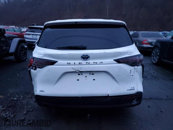 2024 Toyota Sienna LE with VIN 5TDKSKFC8RS111034, listed as a Copart auction lot 84611394 with 5,717 mi miles and Salvage Title. Bid and sale history available at carsss.com. Image 6.