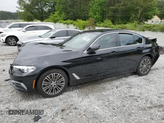 2019 BMW 5 Series 530i z VIN WBAJA5C58KBX46657, wystawiony jako Copart lot #54337955 z przebiegiem Nie podano mil oraz Szkoda całkowita • Salvage title. Historia ofert i sprzedaży dostępna na DreamBid. Obrazek 1.