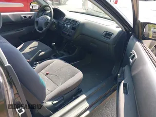 1996 Honda Civic DX z VIN 1HGEJ6122TL081822, wystawiony jako IAAI lot #42364331 z przebiegiem 121 686 mil mil oraz . Historia ofert i sprzedaży dostępna na DreamBid. Obrazek 5.